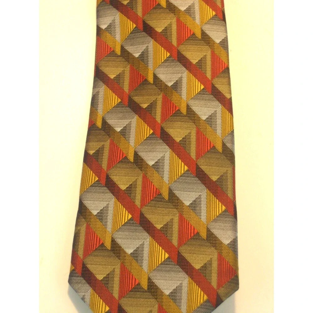 NWOT Pravata 100% Microfibre Geometric  Design Necktie